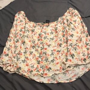 Flowy floral blouse cropped
